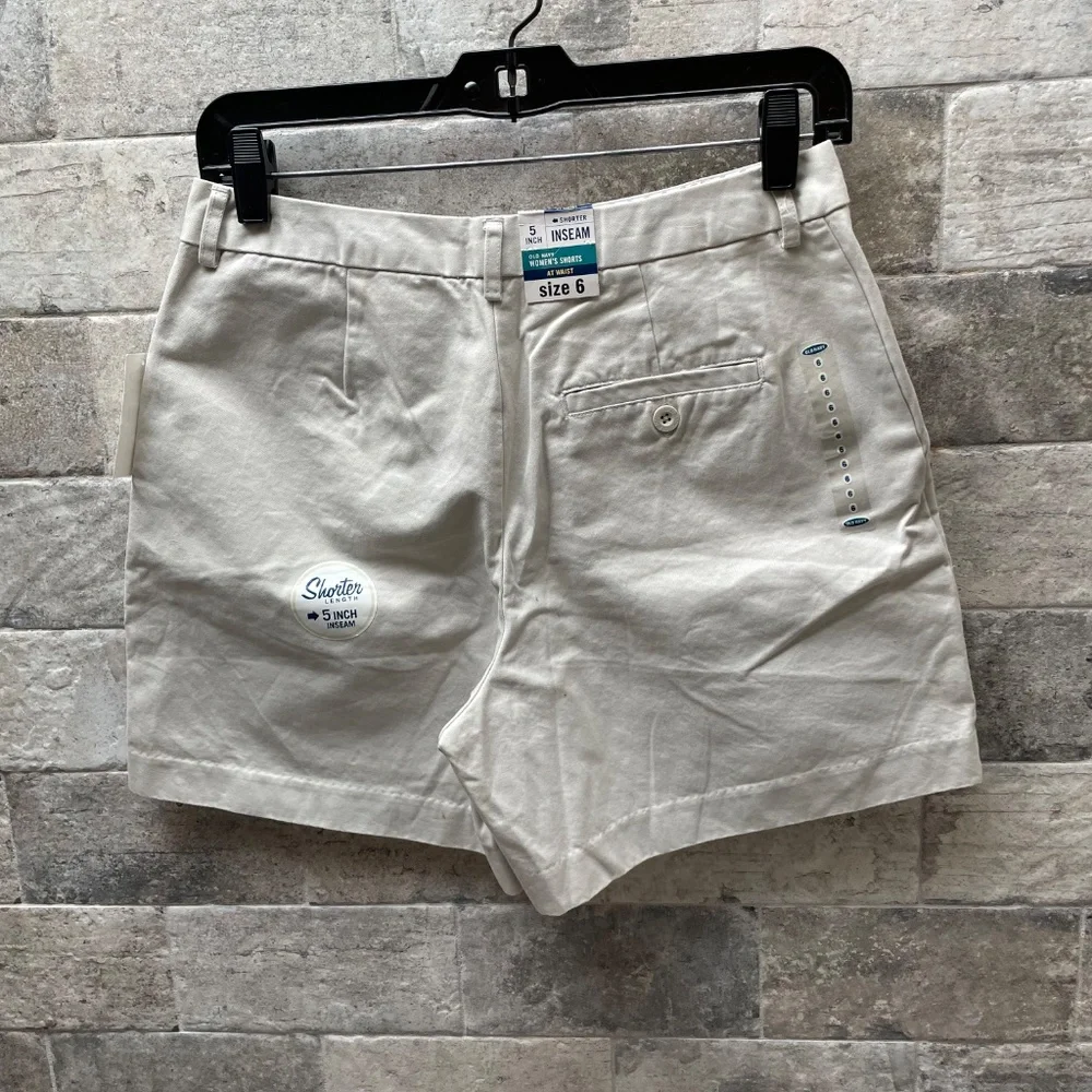 ❤️ OLD NAVY KHAKI CLASSIC 5” INSEAM  SHORTS SIZE 6 New